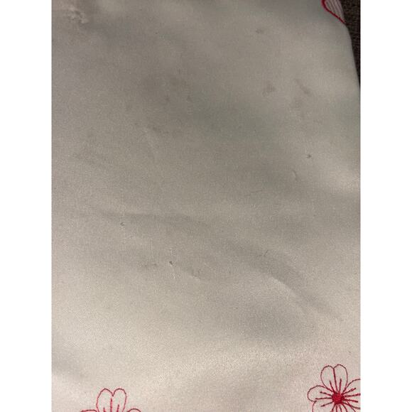 Vintage Embroidered Tablecloth Teddy Bears & Red Gold Hearts Valentine 33”x33” - Picture 3 of 7